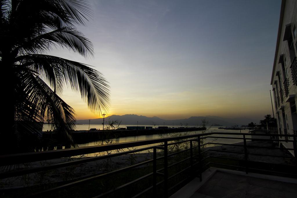 The Reef Hotel And Residences Olongapo Zewnętrze zdjęcie