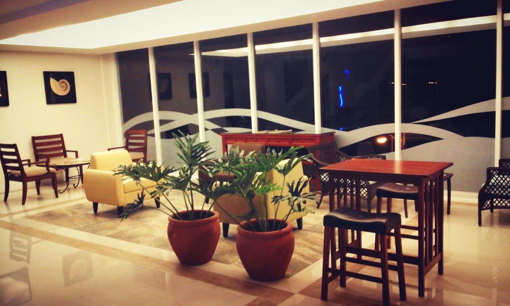 The Reef Hotel And Residences Olongapo Zewnętrze zdjęcie