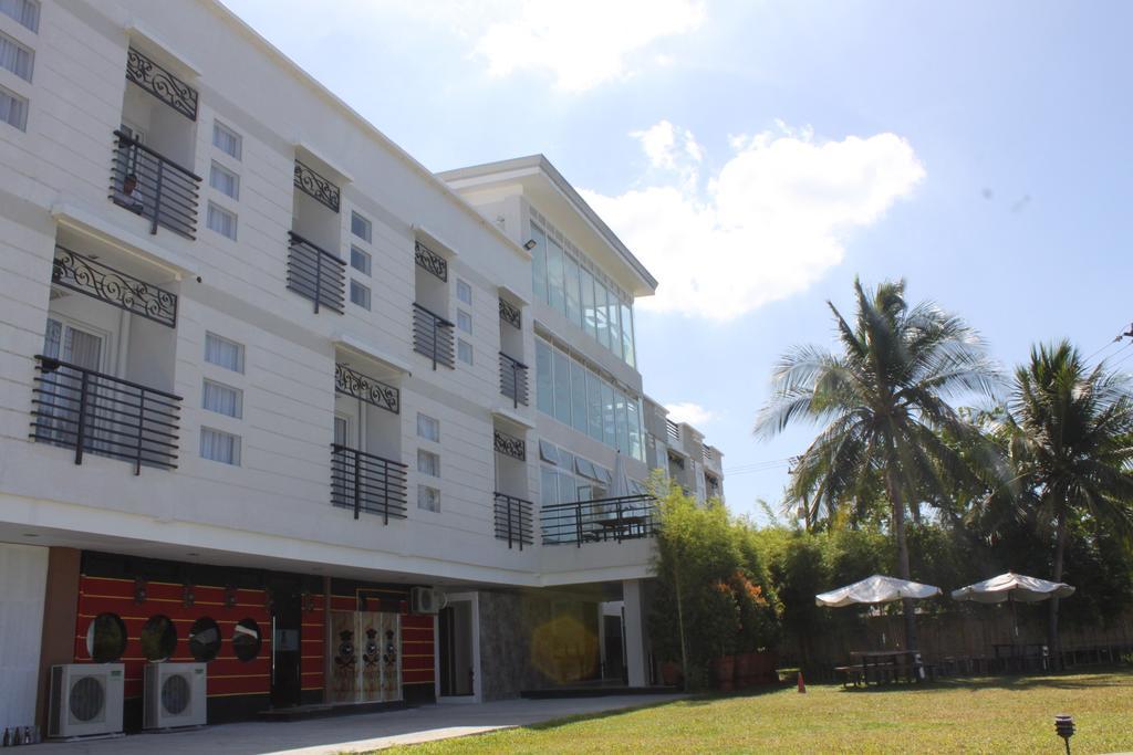 The Reef Hotel And Residences Olongapo Zewnętrze zdjęcie