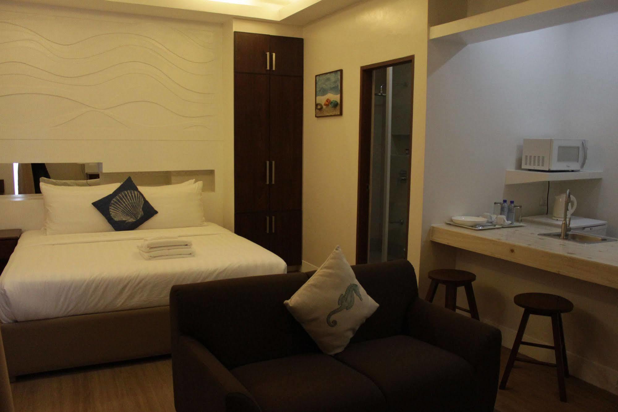 The Reef Hotel And Residences Olongapo Zewnętrze zdjęcie